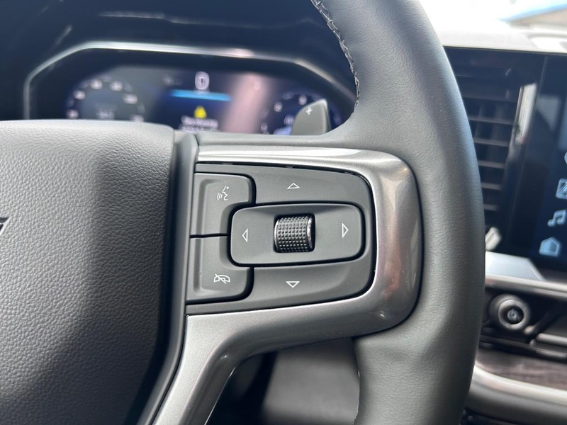 Chevrolet Silverado 1500 Vehicle Full-screen Gallery Image 14