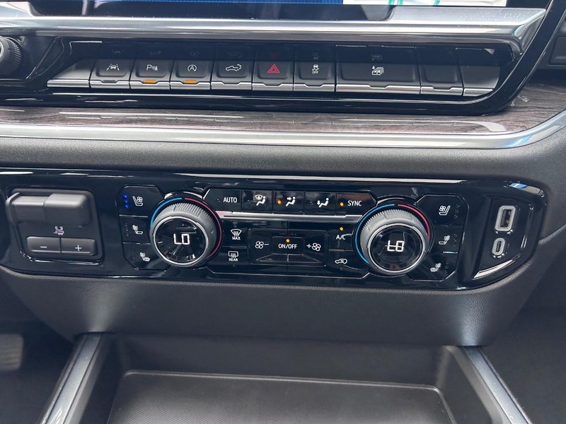 Chevrolet Silverado 1500 Vehicle Full-screen Gallery Image 17