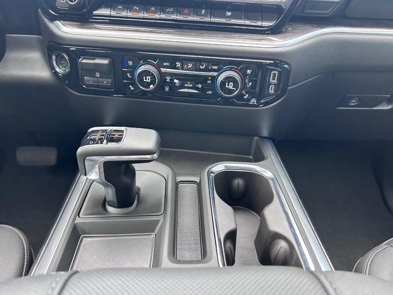 Chevrolet Silverado 1500 Vehicle Full-screen Gallery Image 18