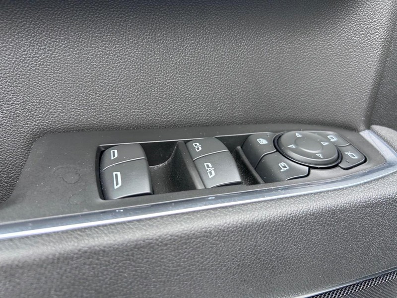 Chevrolet Silverado 1500 Vehicle Full-screen Gallery Image 20