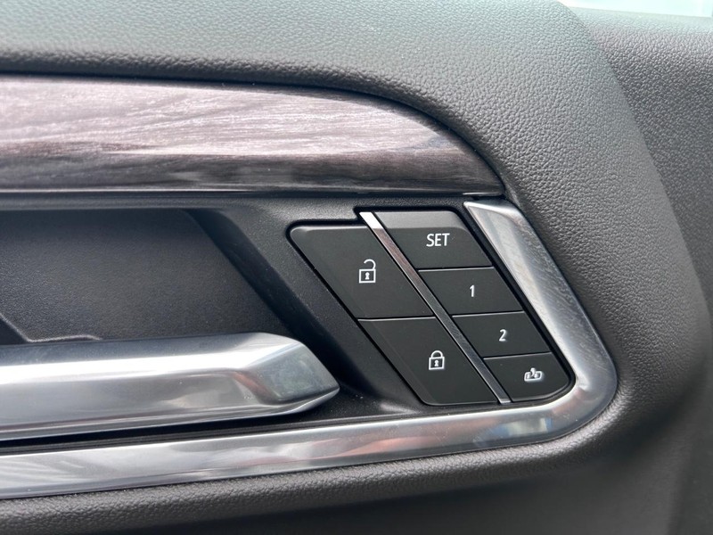 Chevrolet Silverado 1500 Vehicle Full-screen Gallery Image 21