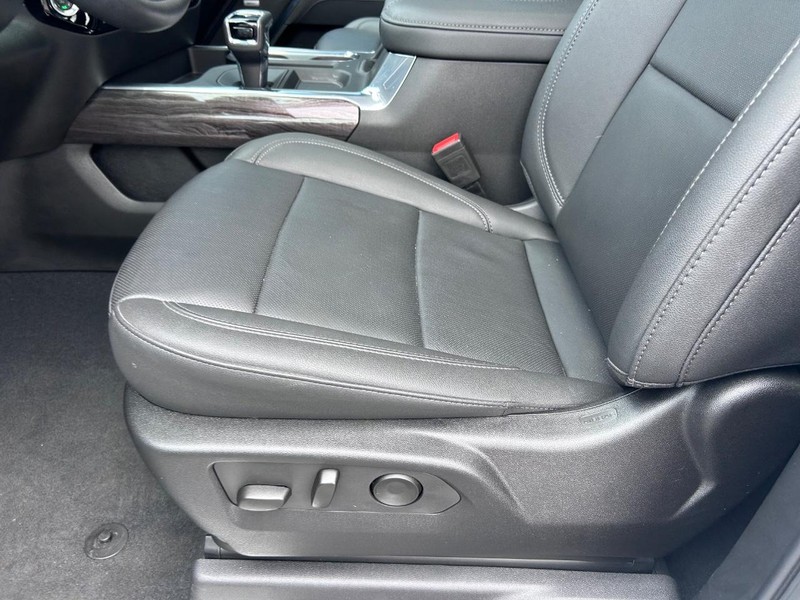 Chevrolet Silverado 1500 Vehicle Full-screen Gallery Image 22