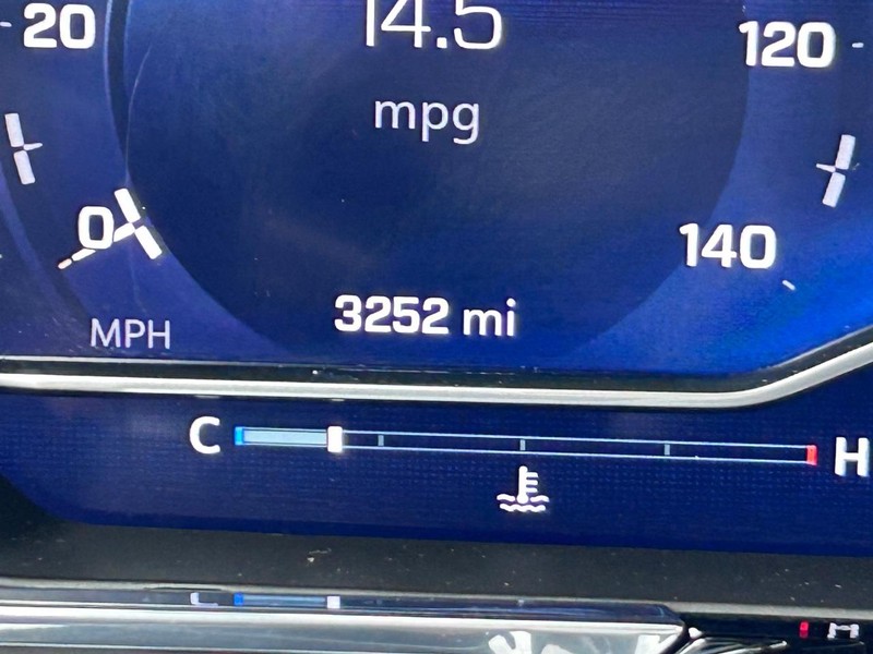 Chevrolet Silverado 1500 Vehicle Full-screen Gallery Image 23