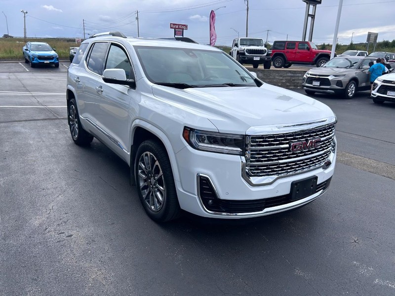 GMC Acadia Vehicle Full-screen Gallery Image 04