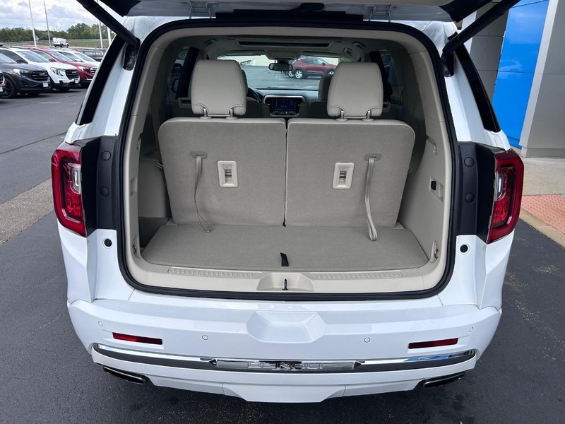 GMC Acadia Vehicle Full-screen Gallery Image 07