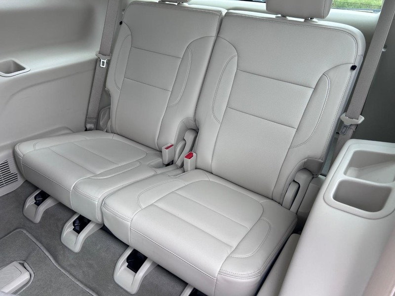 GMC Acadia Vehicle Full-screen Gallery Image 10