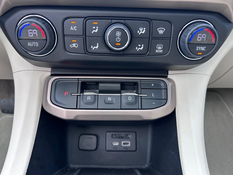 GMC Acadia Vehicle Full-screen Gallery Image 20