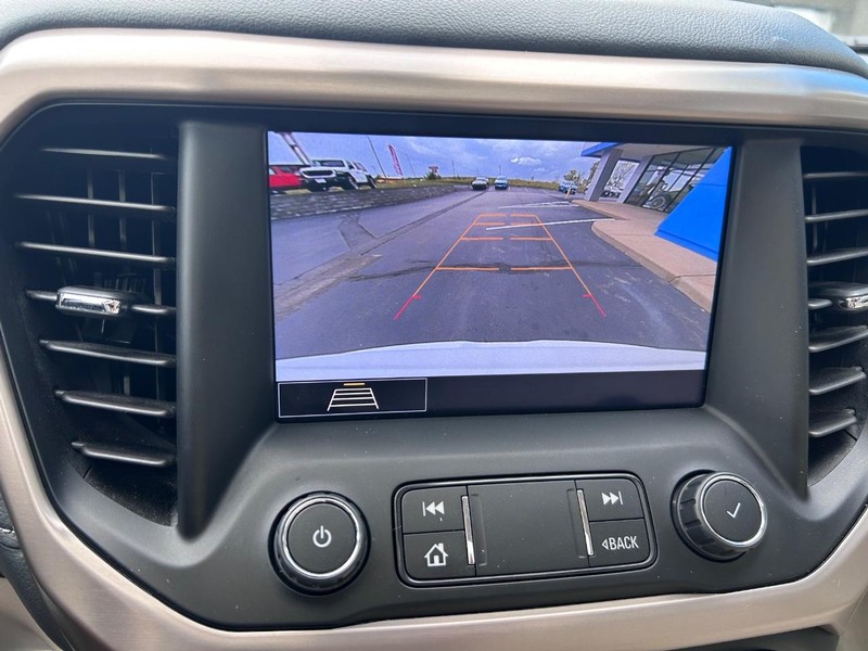 GMC Acadia Vehicle Full-screen Gallery Image 27