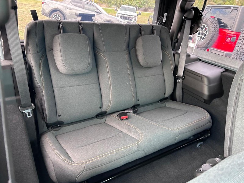 Jeep Wrangler Vehicle Full-screen Gallery Image 08