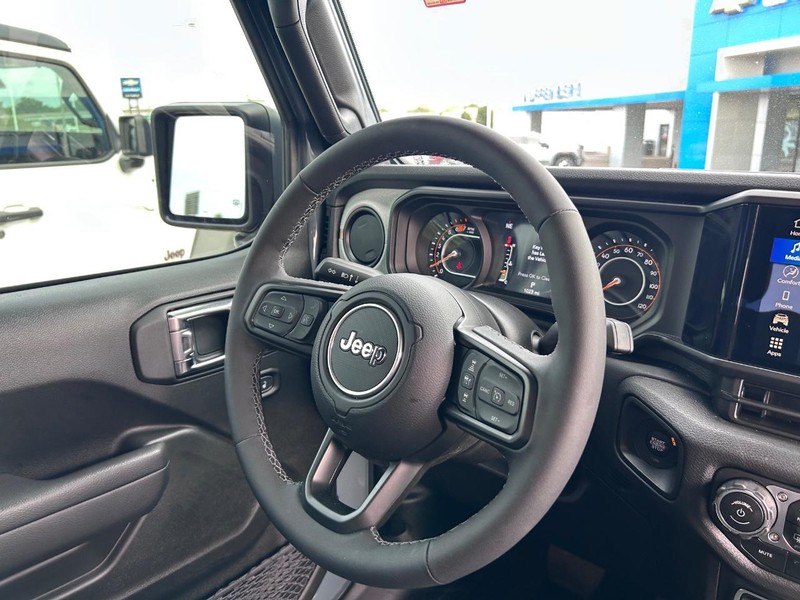 Jeep Wrangler Vehicle Full-screen Gallery Image 10