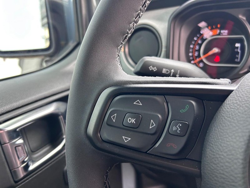 Jeep Wrangler Vehicle Full-screen Gallery Image 11