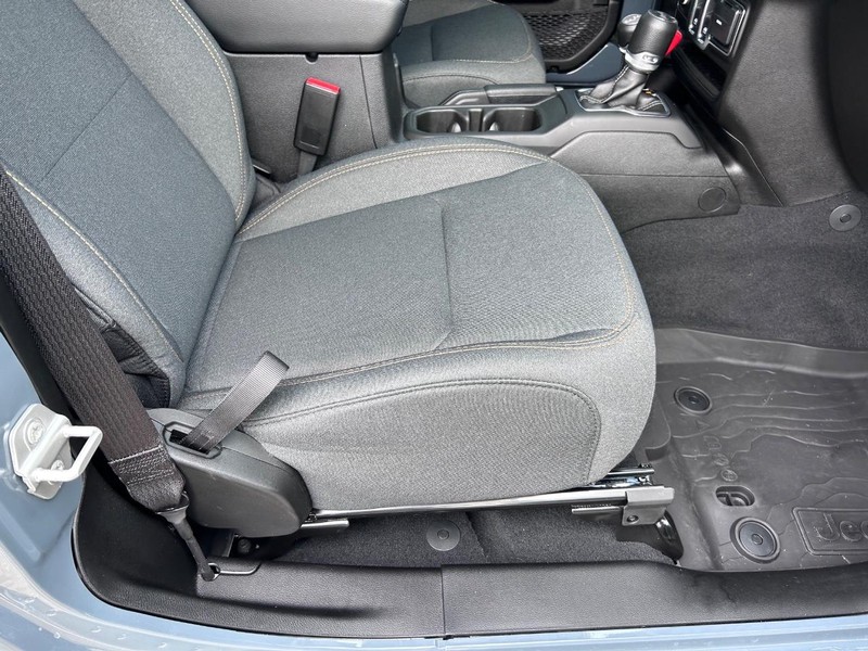 Jeep Wrangler Vehicle Full-screen Gallery Image 16