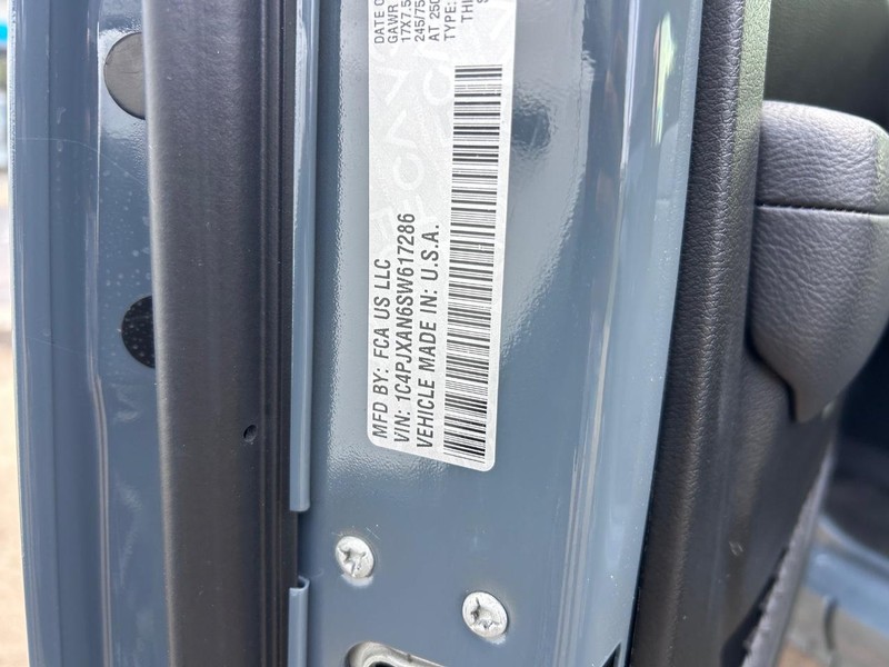 Jeep Wrangler Vehicle Full-screen Gallery Image 21