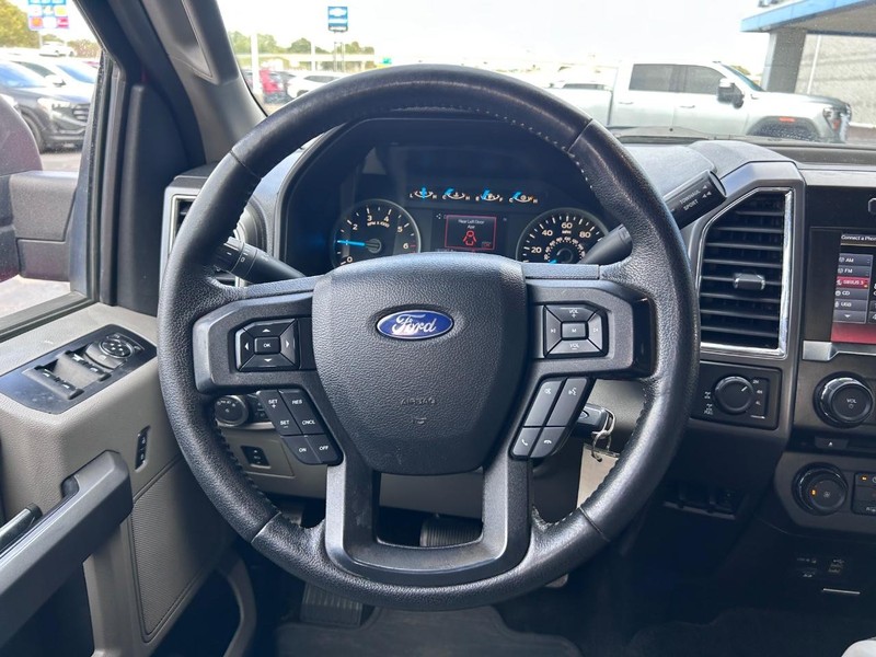 Ford F-150 Vehicle Full-screen Gallery Image 11