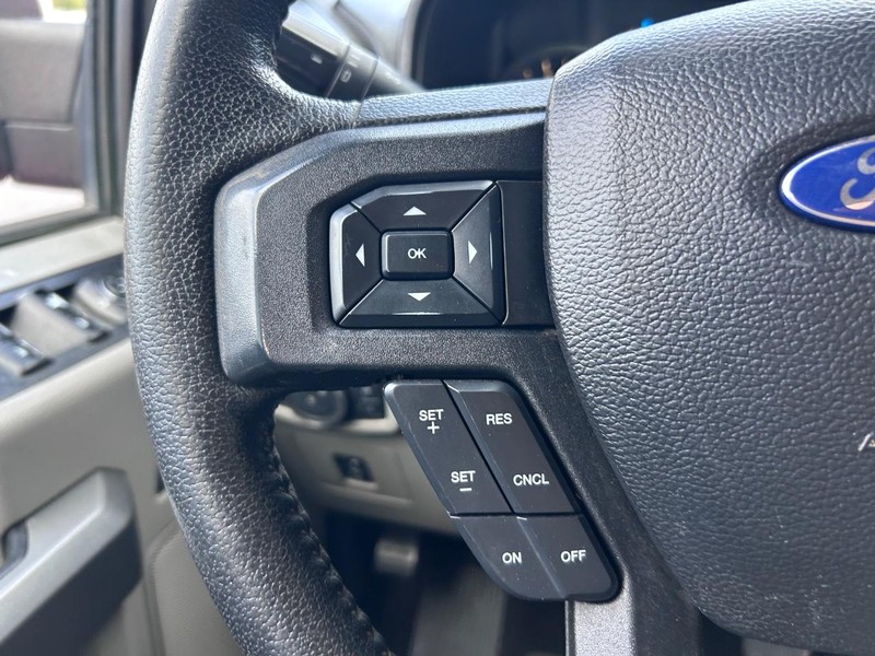 Ford F-150 Vehicle Full-screen Gallery Image 12