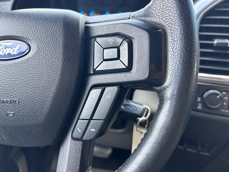 Ford F-150 Vehicle Full-screen Gallery Image 13