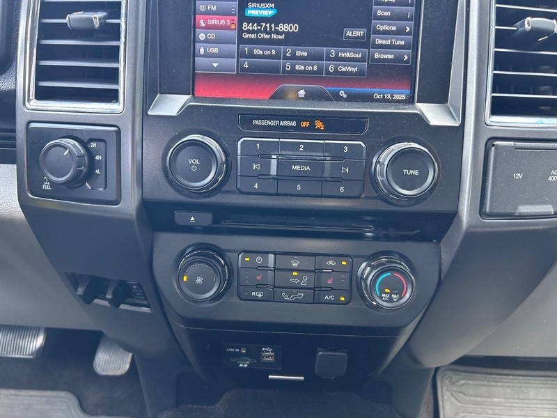 Ford F-150 Vehicle Full-screen Gallery Image 15