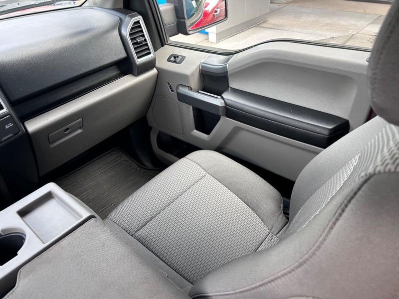 Ford F-150 Vehicle Full-screen Gallery Image 16