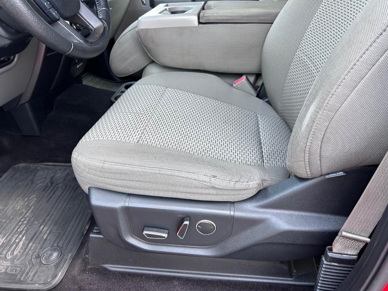 Ford F-150 Vehicle Full-screen Gallery Image 18