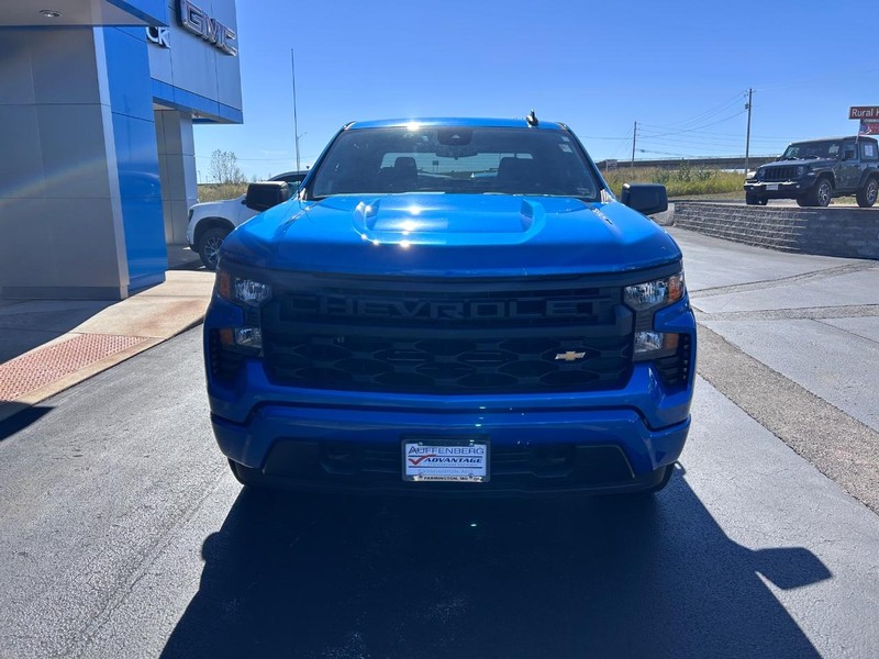 Chevrolet Silverado 1500 Vehicle Full-screen Gallery Image 03