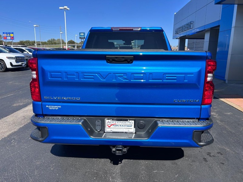 Chevrolet Silverado 1500 Vehicle Full-screen Gallery Image 06