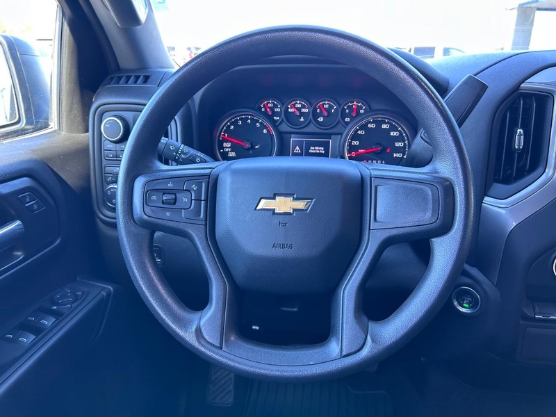 Chevrolet Silverado 1500 Vehicle Full-screen Gallery Image 11