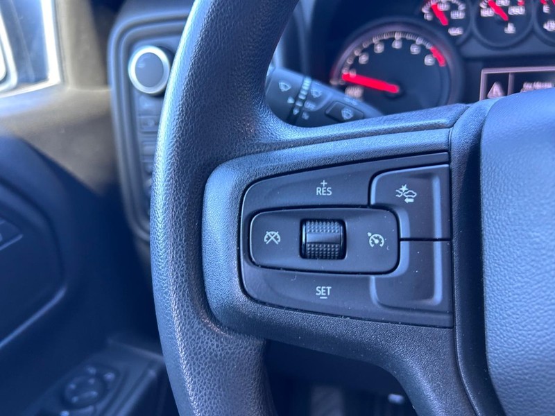 Chevrolet Silverado 1500 Vehicle Full-screen Gallery Image 12