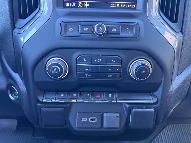 Chevrolet Silverado 1500 Vehicle Full-screen Gallery Image 14