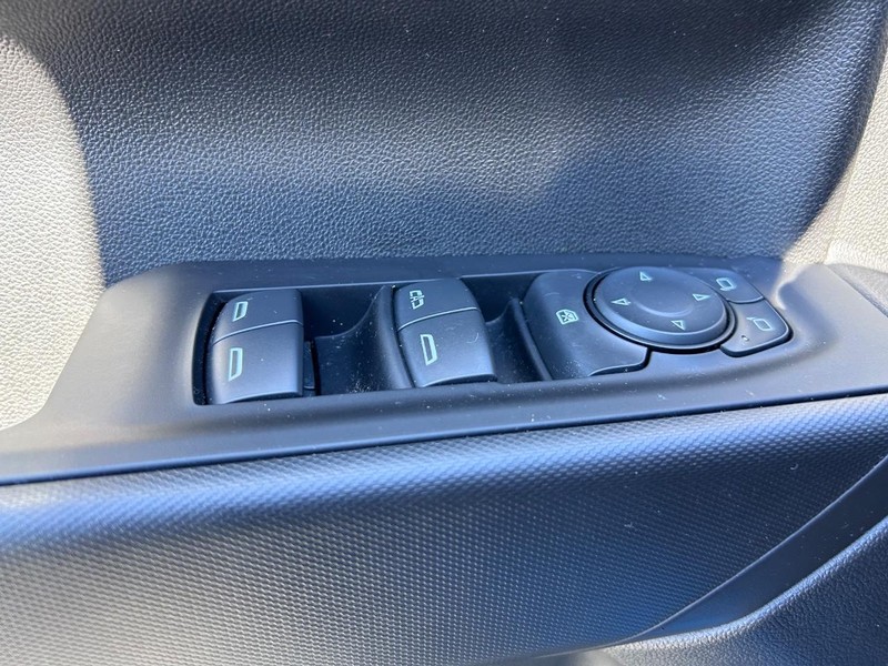 Chevrolet Silverado 1500 Vehicle Full-screen Gallery Image 15