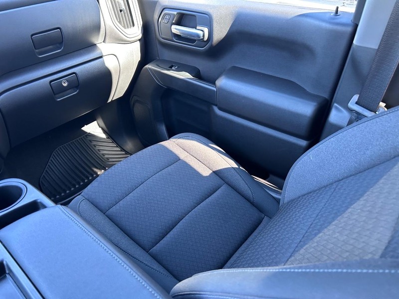 Chevrolet Silverado 1500 Vehicle Full-screen Gallery Image 16