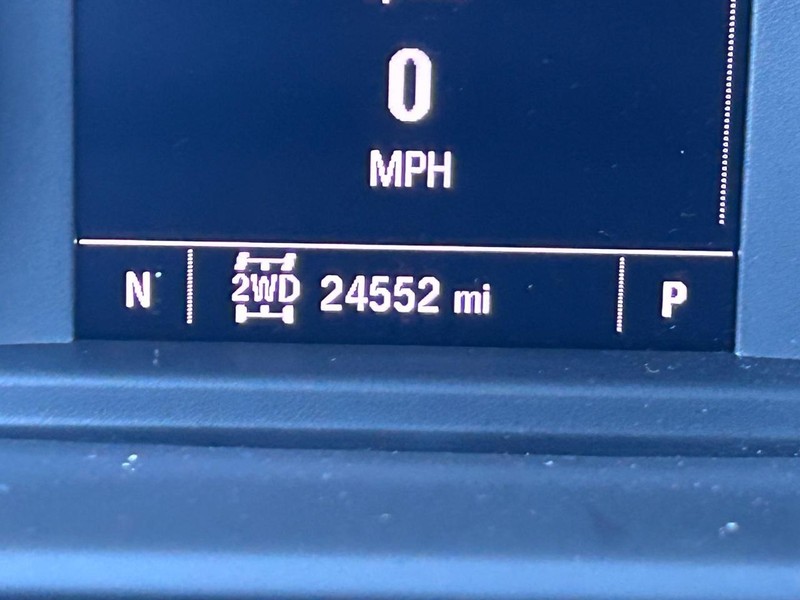 Chevrolet Silverado 1500 Vehicle Full-screen Gallery Image 18