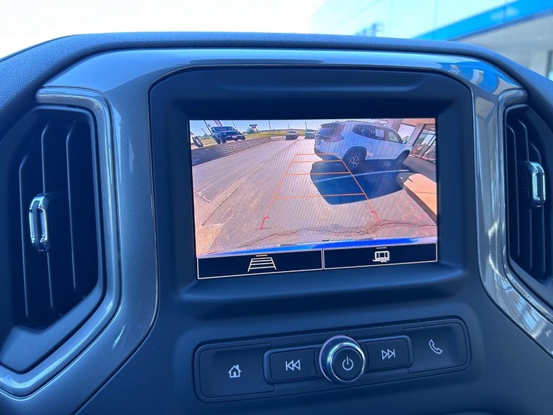 Chevrolet Silverado 1500 Vehicle Full-screen Gallery Image 19