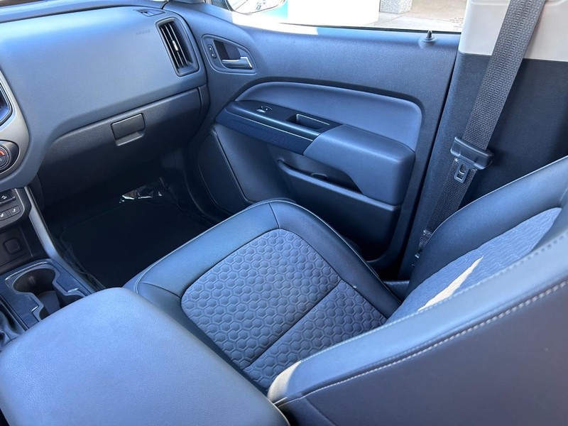 Chevrolet Colorado Vehicle Full-screen Gallery Image 17