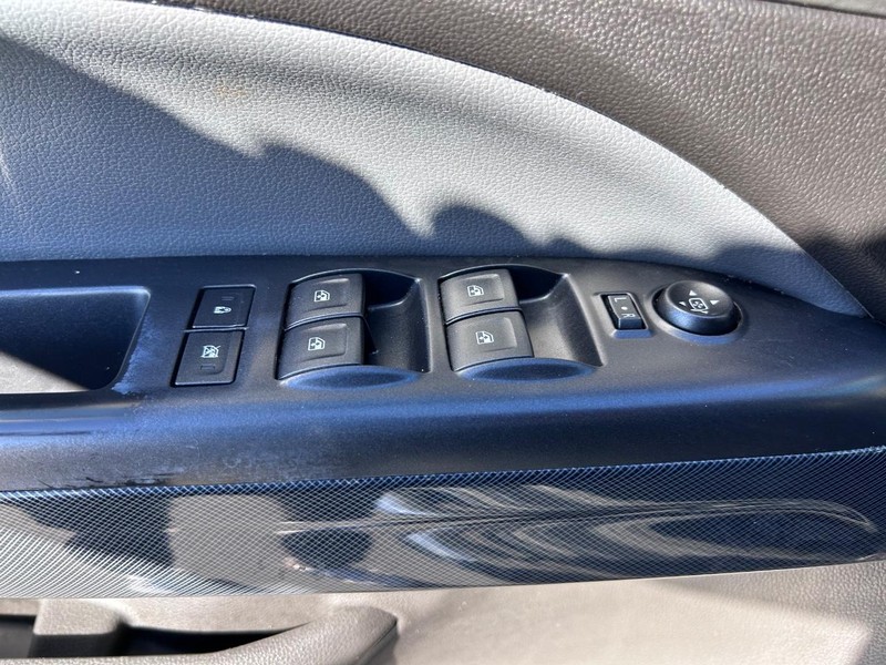 Chevrolet Colorado Vehicle Full-screen Gallery Image 18