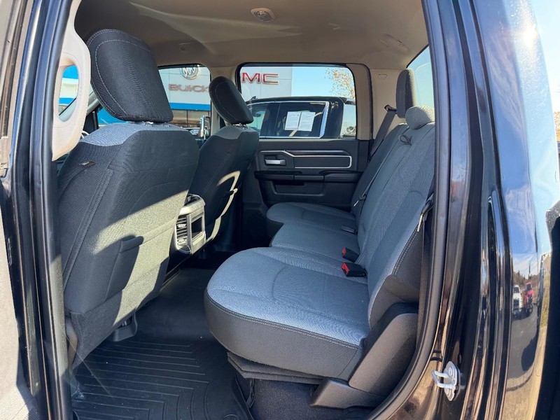 Ram 2500 Vehicle Full-screen Gallery Image 09