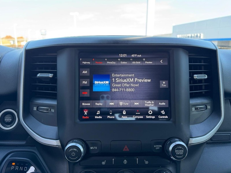 Ram 2500 Vehicle Full-screen Gallery Image 14