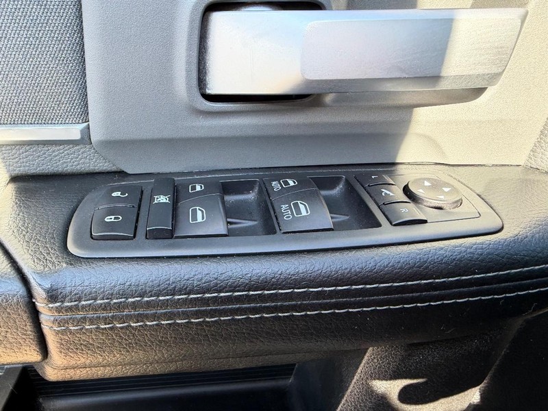 Ram 2500 Vehicle Full-screen Gallery Image 18