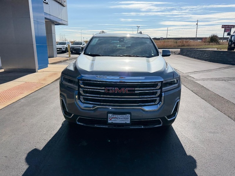 GMC Acadia Vehicle Full-screen Gallery Image 03