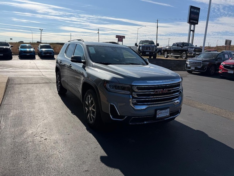 GMC Acadia Vehicle Full-screen Gallery Image 04