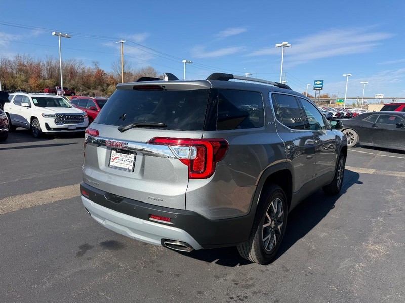 GMC Acadia Vehicle Full-screen Gallery Image 05