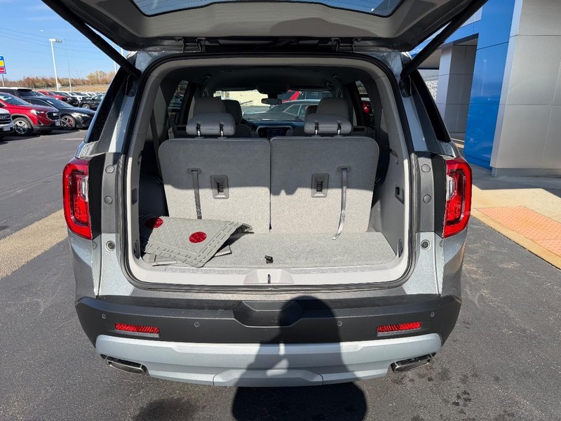 GMC Acadia Vehicle Full-screen Gallery Image 07