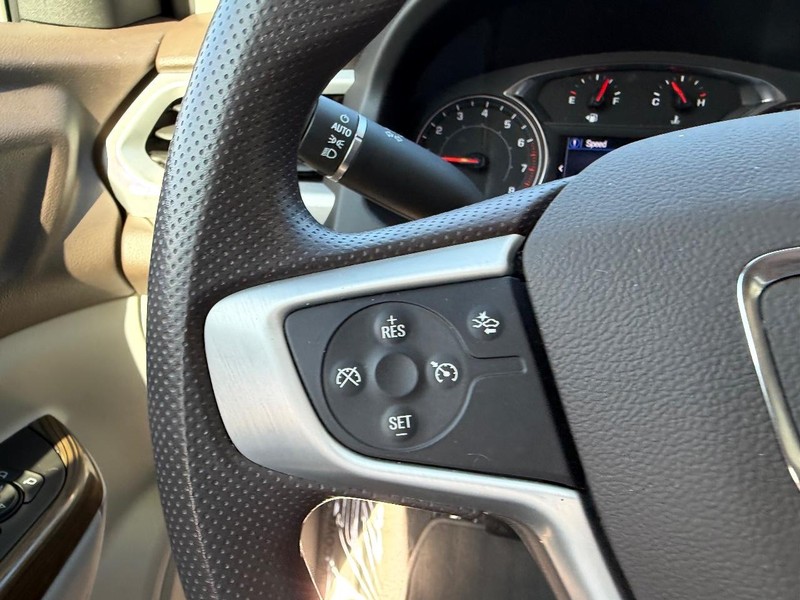 GMC Acadia Vehicle Full-screen Gallery Image 15