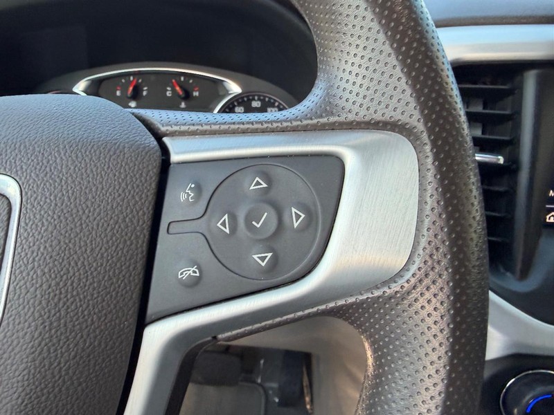 GMC Acadia Vehicle Full-screen Gallery Image 16