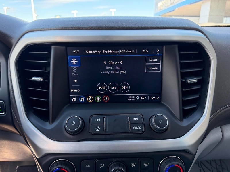 GMC Acadia Vehicle Full-screen Gallery Image 17