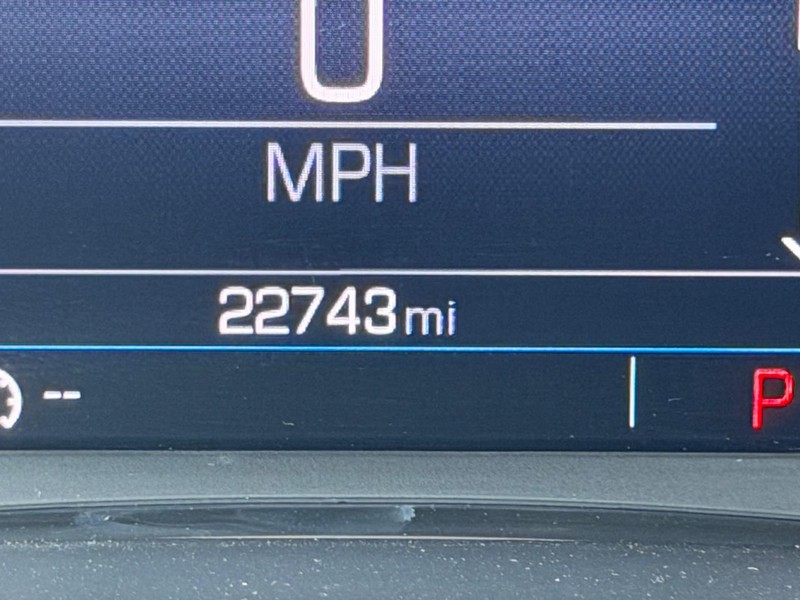 GMC Acadia Vehicle Full-screen Gallery Image 23