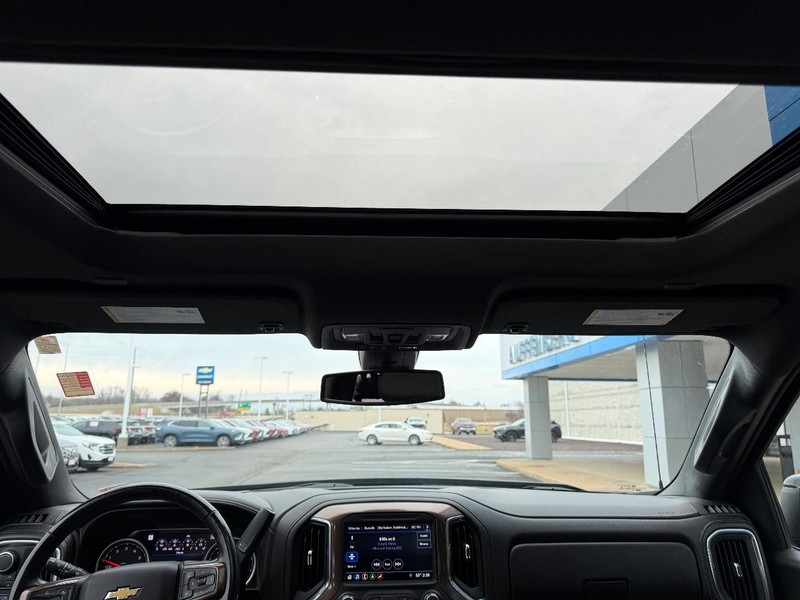 Chevrolet Silverado 1500 Vehicle Full-screen Gallery Image 10