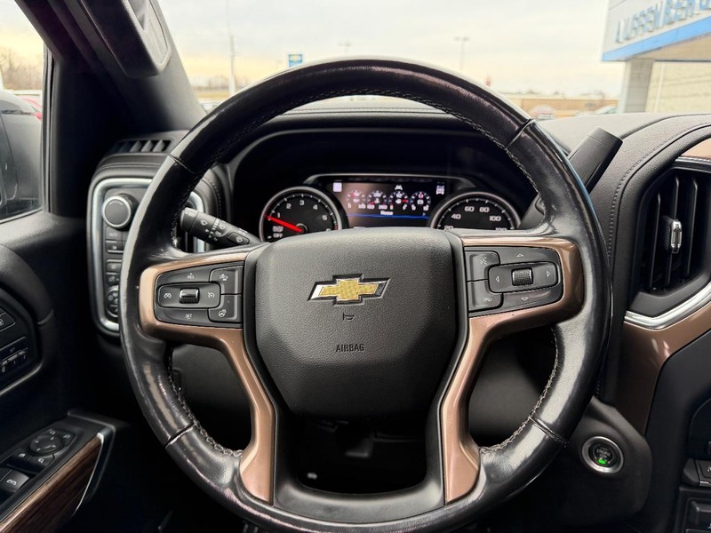 Chevrolet Silverado 1500 Vehicle Full-screen Gallery Image 12