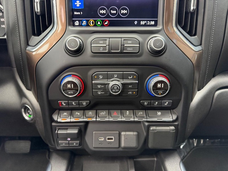 Chevrolet Silverado 1500 Vehicle Full-screen Gallery Image 16