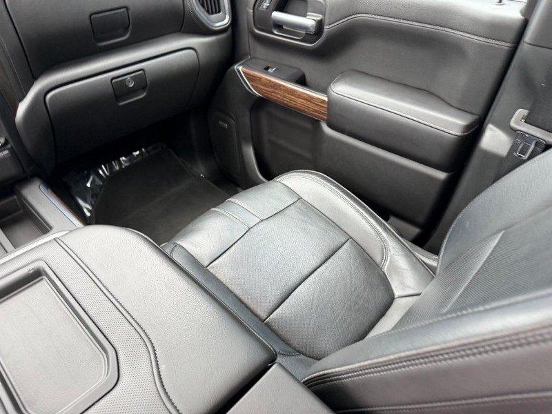 Chevrolet Silverado 1500 Vehicle Full-screen Gallery Image 17