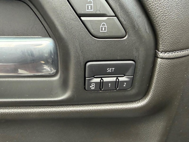 Chevrolet Silverado 1500 Vehicle Full-screen Gallery Image 19